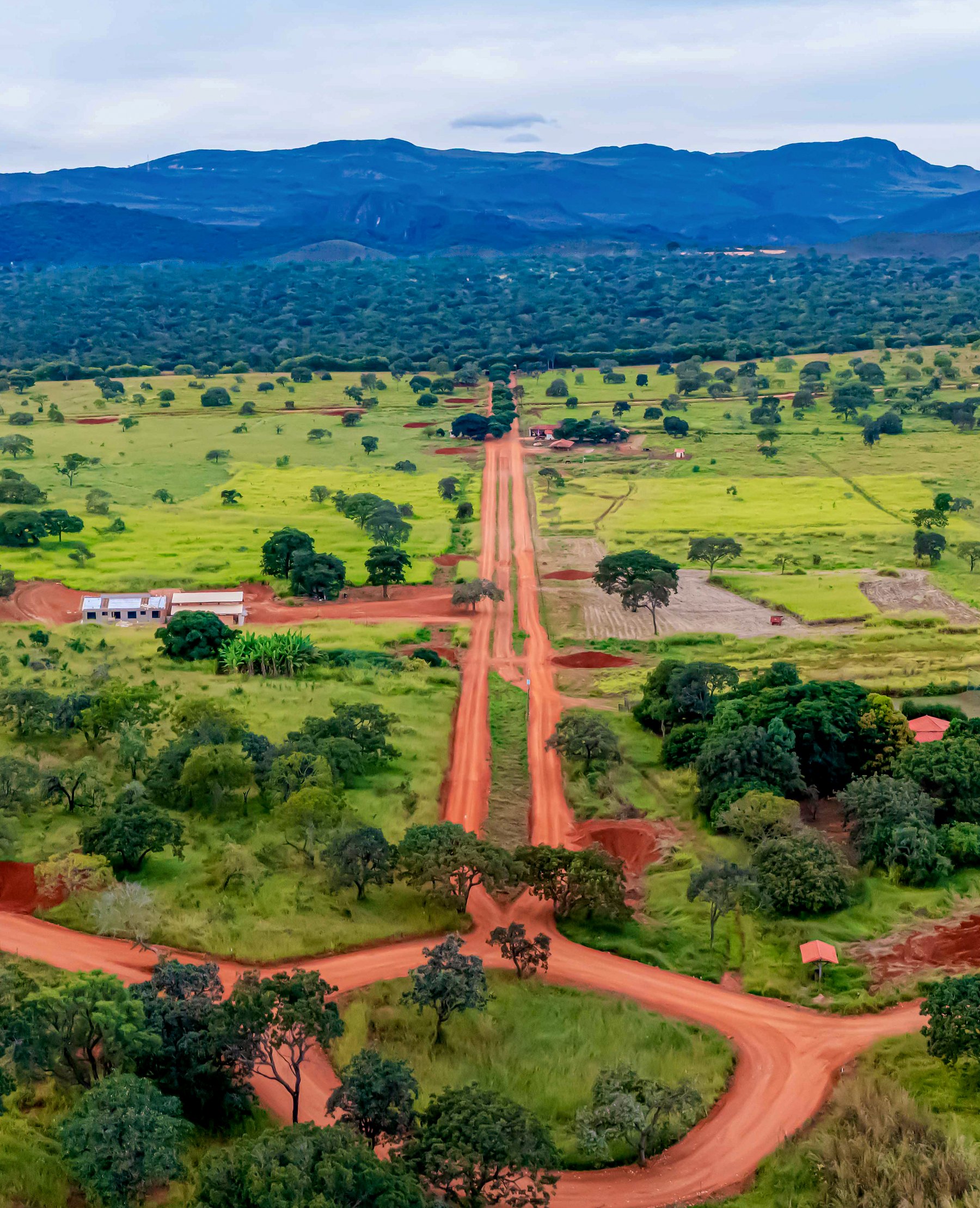 Vista aérea das glebas e das vias internas da Fazenda Serra Negra